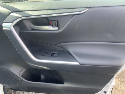 Used 2025 Toyota RAV4 XLE AWD/4WD image 19