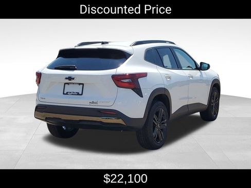 Certified 2024 Chevrolet Trax ACTIV w/ Driver Confidence Package FWD image 3