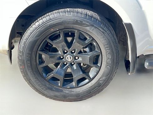 Used 2020 Nissan Frontier SV w/ Midnight Edition Floor Mats image 28