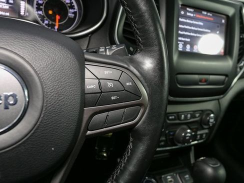 Used 2019 Jeep Cherokee Latitude w/ Cold Weather Group image 30