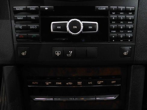 Used 2013 Mercedes-Benz E 350 4MATIC Sedan image 50