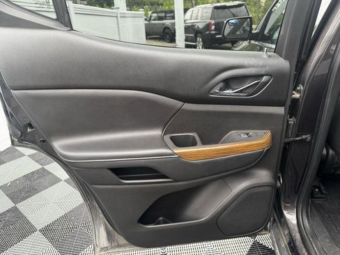 Used 2019 GMC Acadia SLE FWD image 18