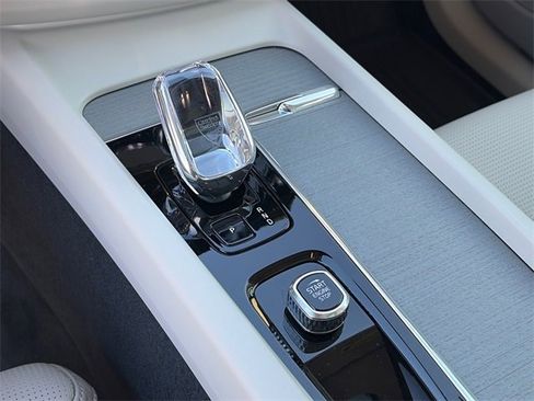 Used 2025 Volvo XC60 B5 Ultra w/ Protection Package Premier image 28