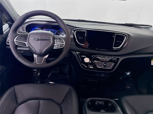 New 2026 Chrysler Voyager LX image 2