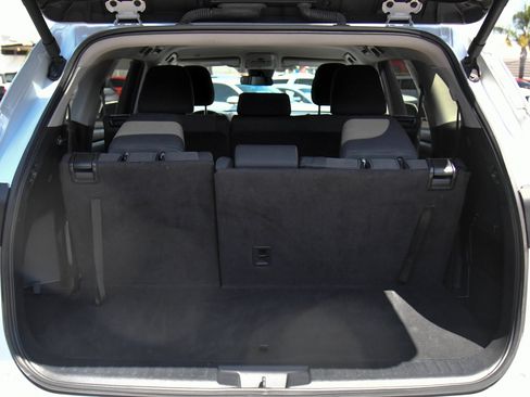 Used 2024 Toyota Highlander LE AWD/4WD image 42