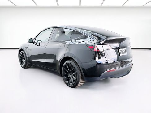 Used 2023 Tesla Model Y AWD image 6