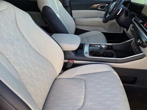 New 2026 Kia Carnival SX w/ SX Dark Edition Package image 10