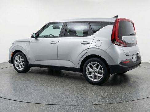 Used 2025 Kia Soul LX w/ LX Technology Package FWD image 6