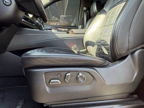 Used 2022 Cadillac Escalade Sport Platinum w/ LPO, ONYX Package AWD/4WD image 9