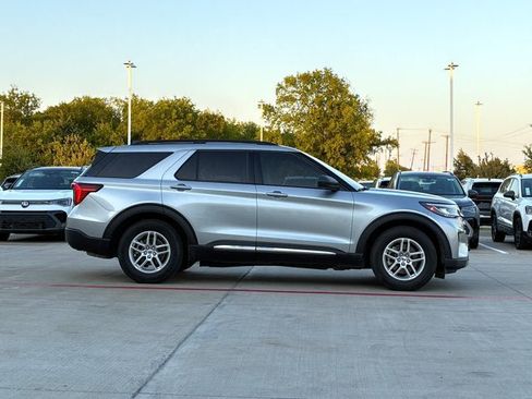 Used 2025 Ford Explorer Active w/ Active Comfort Package RWD image 7