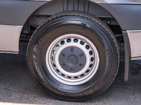 Used 2024 Mercedes-Benz Sprinter 2500 image 9