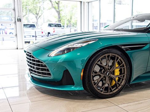 Used 2025 Aston Martin DB12 Convertible RWD image 4