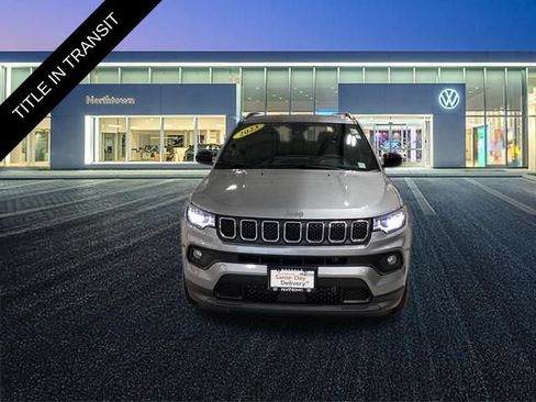 Used 2023 Jeep Compass Latitude w/ Convenience Group AWD/4WD image 5