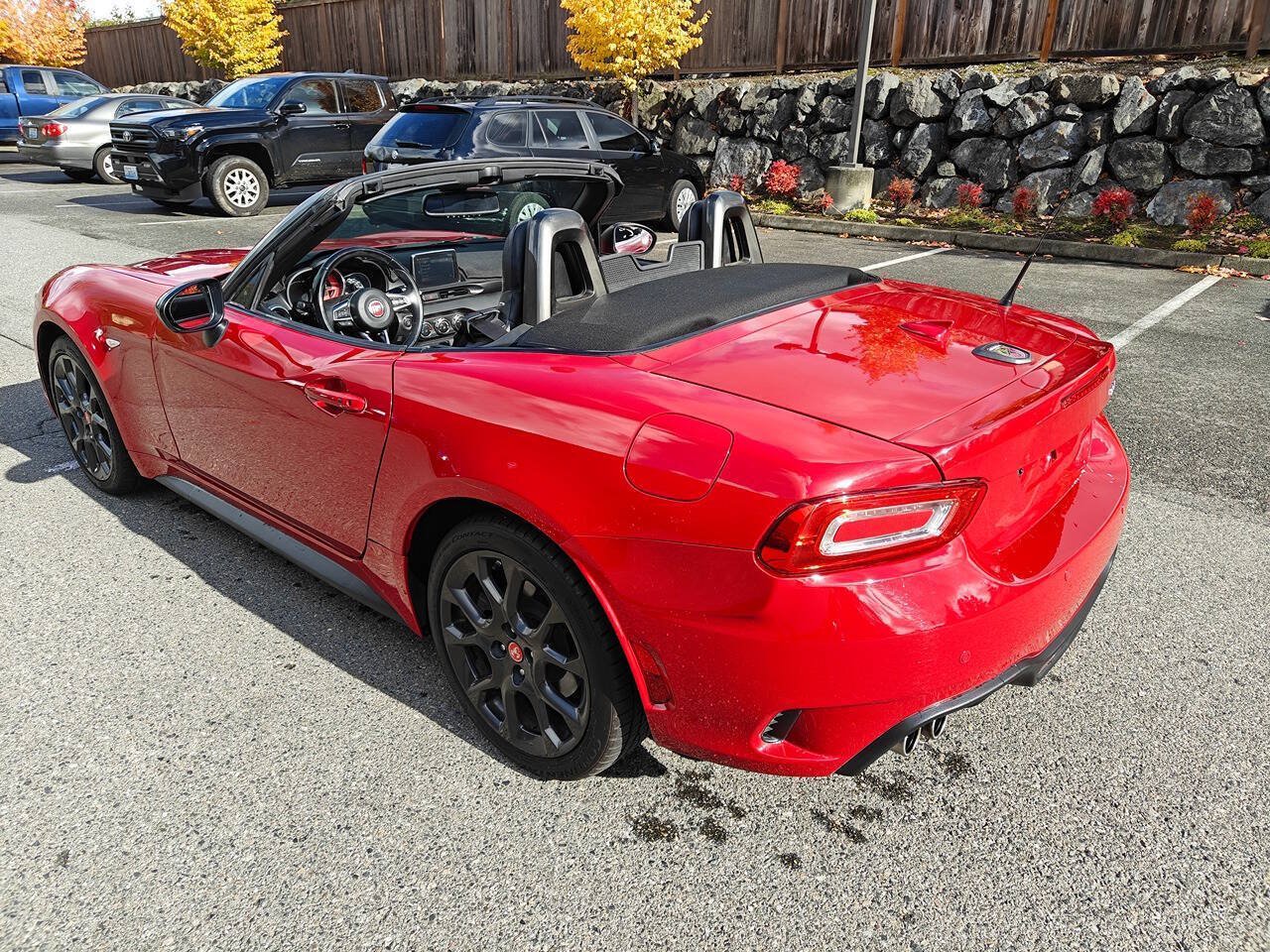 Used 2018 FIAT 124 Spider Abarth w/ Convenience Group RWD image 12