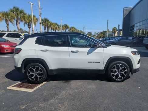 Used 2025 Jeep Compass Limited AWD/4WD image 2