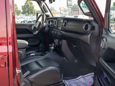 Used 2021 Jeep Wrangler Unlimited Sahara AWD/4WD image 32