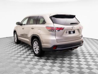 Used 2015 Toyota Highlander LE video 3
