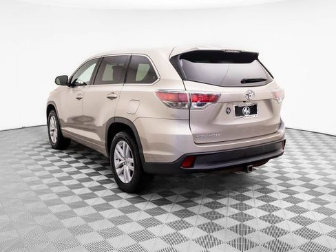 Used 2015 Toyota Highlander LE image 3