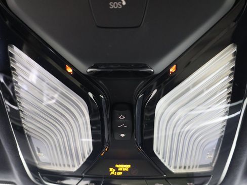 Used 2022 BMW X7 M50i image 10