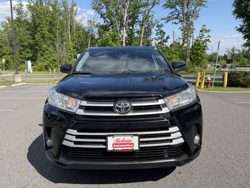 Used 2019 Toyota Highlander XLE AWD/4WD image 9