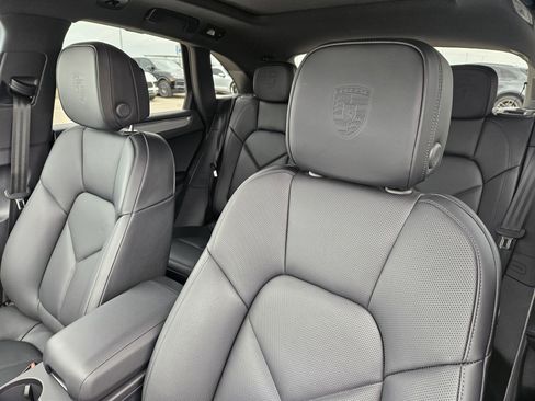 Certified 2026 Porsche Macan image 6