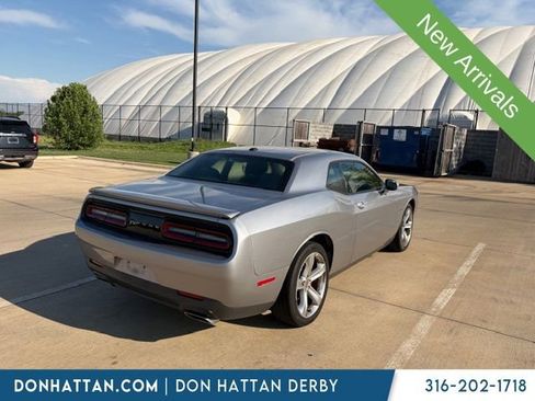 Used 2016 Dodge Challenger R/T image 3