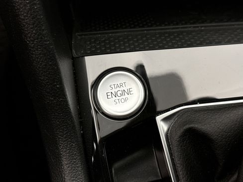 Used 2024 Volkswagen Taos SEL image 23