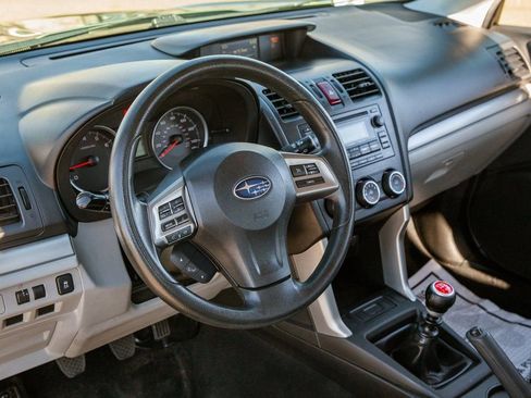 Used 2015 Subaru Forester 2.5i image 10