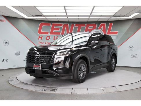 New 2026 Nissan Pathfinder S image 2