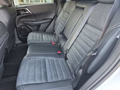 New 2026 Mitsubishi Outlander LE FWD image 30