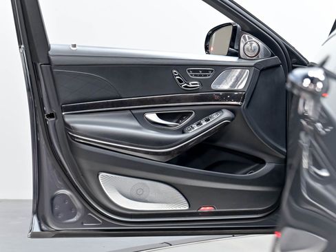 Used 2019 Mercedes-Benz S 560 4MATIC Sedan w/ Premium Package image 61