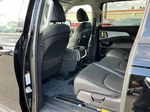 New 2026 Kia Carnival SX FWD image 17