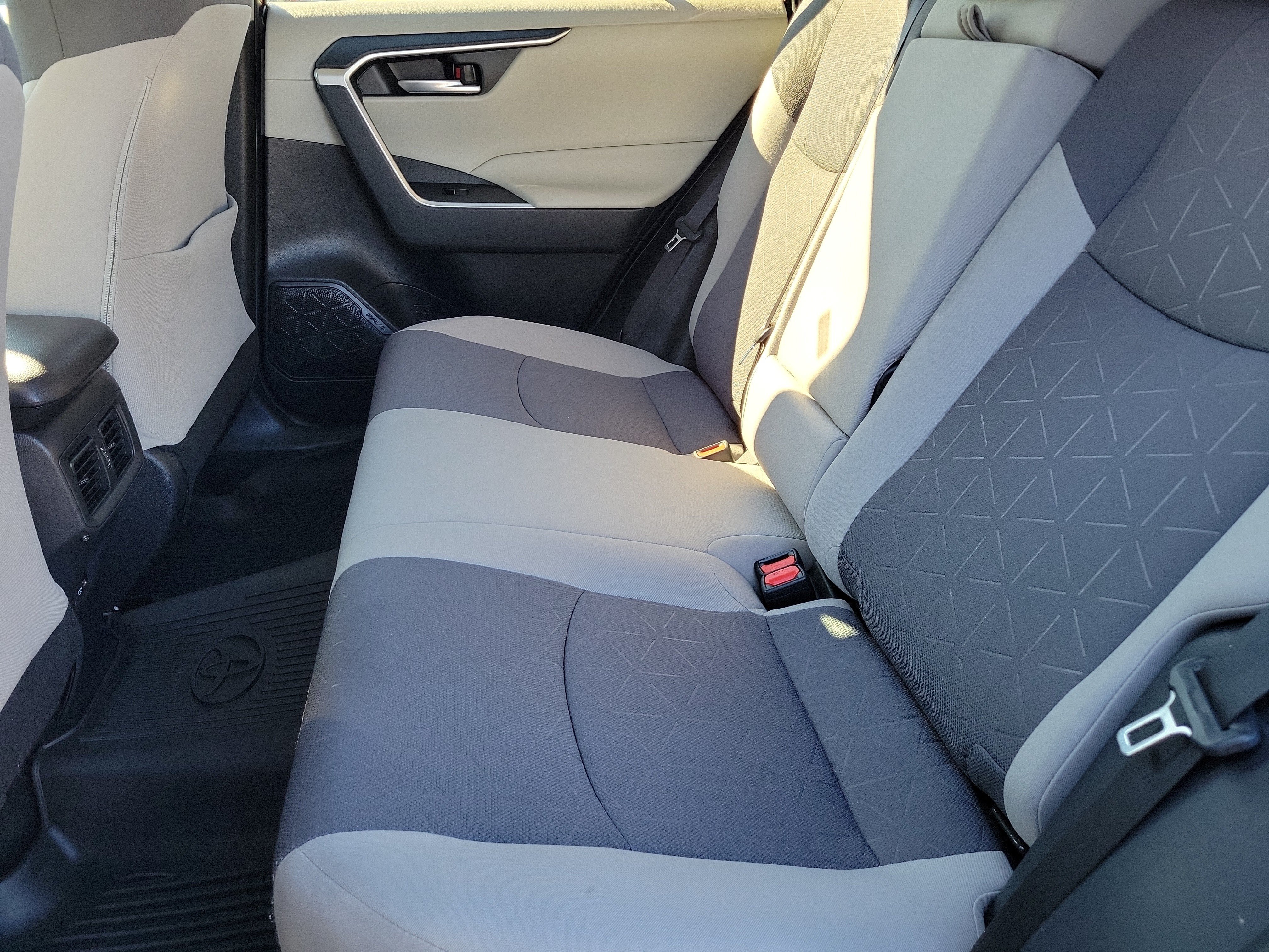 Used 2023 Toyota RAV4 XLE FWD image 11