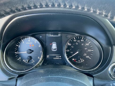Used 2017 Nissan Rogue SV FWD image 17