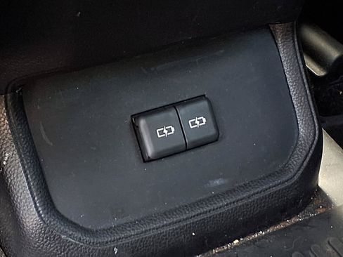 Used 2023 Toyota Highlander XLE FWD image 24