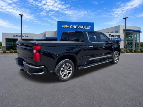 Used 2024 Chevrolet Silverado 1500 High Country w/ Technology Package AWD/4WD image 8