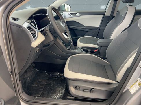 New 2026 Volkswagen Taos SE image 5