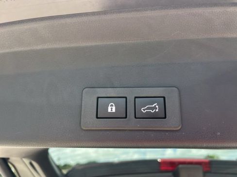 Used 2025 Subaru Ascent Touring AWD/4WD image 9