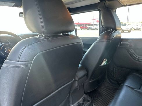 Used 2017 Jeep Wrangler Unlimited Sahara AWD/4WD image 23