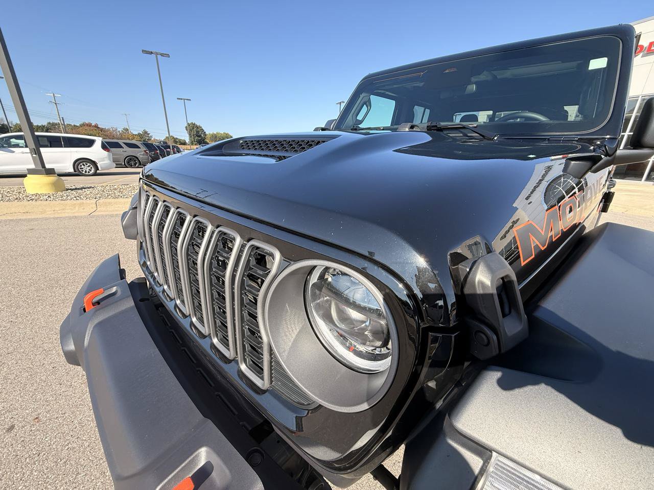 Used 2026 Jeep Gladiator Mojave AWD/4WD image 9