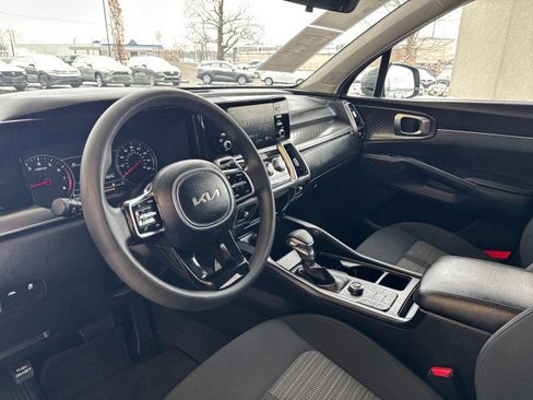 Used 2023 Kia Sorento LX image 11