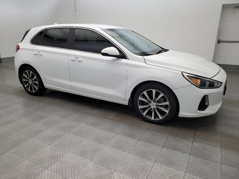 Used 2019 Hyundai Elantra GT FWD image 11