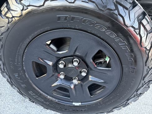 Used 2023 Jeep Wrangler Sport image 12