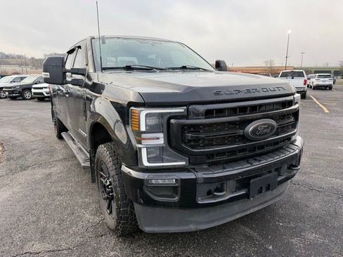 Used 2022 Ford F250 Lariat w/ Black Appearance Package image 4
