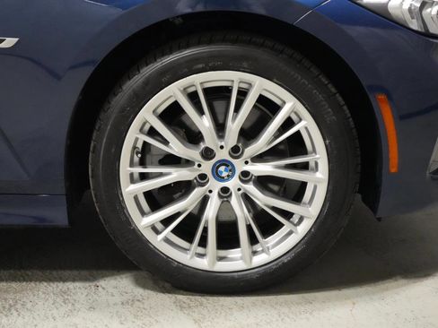 Certified 2023 BMW 330e xDrive w/ Premium Package image 33