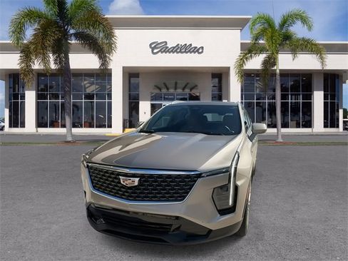 Certified 2024 Cadillac XT4 Premium Luxury image 5