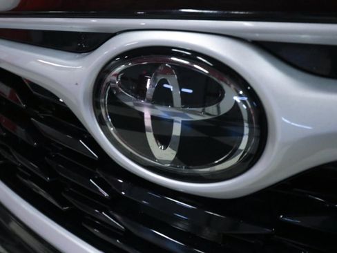 Used 2022 Toyota Highlander XLE image 35