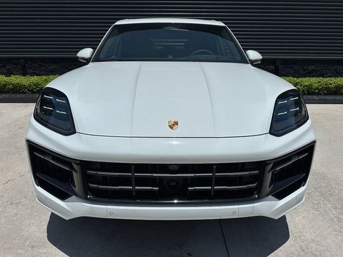 Certified 2026 Porsche Cayenne GTS AWD/4WD image 8