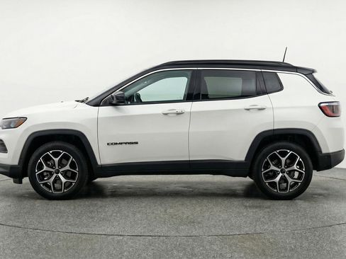 Used 2025 Jeep Compass Limited image 5