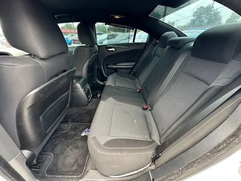 Used 2016 Dodge Charger SXT RWD image 17